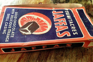 Photo from 'longwhitekid'. This Jaffa Box is likely from the early-mid 1960s. I think they were running this design for a while so it could have been around up to the late 60s. Imperial weight only shows  it was definitely produced before 1972 .