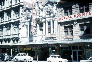 Photo by Frank Hall. Hoyts Savoy Theatrette. I have fond memories of going there and watching the newsreels to fill in time. Note how beautiful and ornate the building was.