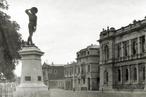 Franklin St in 1916, soon after the Sturt Statue was unveiled in December. Opposite is the Post Office building and in the centre is the Telephone Exchange. Picture: Francis Gabriel / State Library of SA B2158